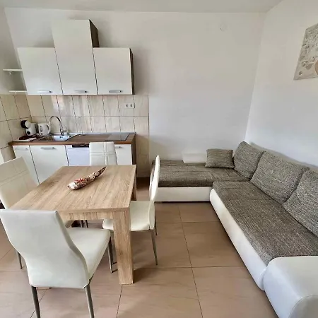 In 44071 Apartment *