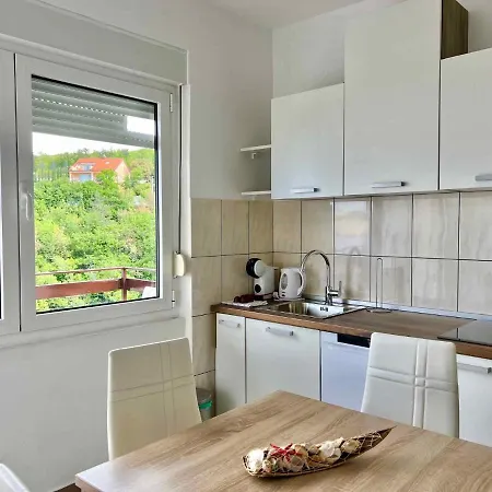 In 44071 Apartment *