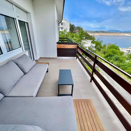 In 44071 Apartment *
