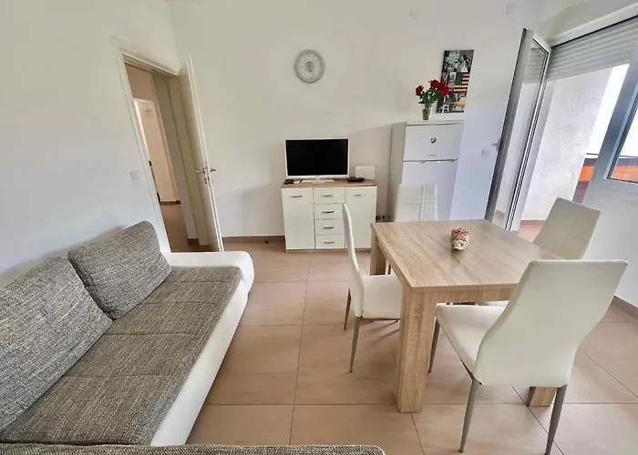 Appartement In 44071 Jadranovo